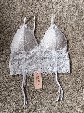 NWT White Lace Tank Top Bralette Adjustable Spaghetti Straps Size M/L